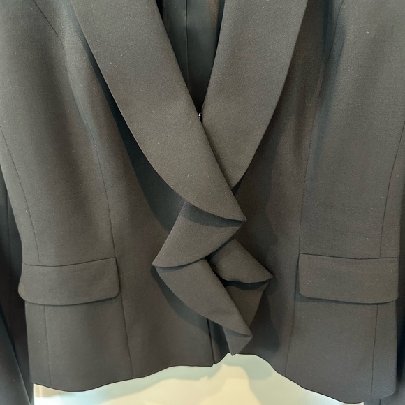 Black ruffle front blazer - Picture 2 of 7